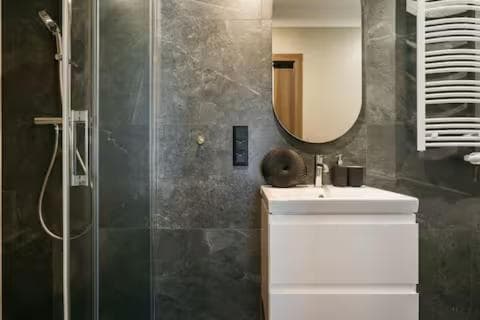 Three-Bedroom Family Retreat SPA - 3